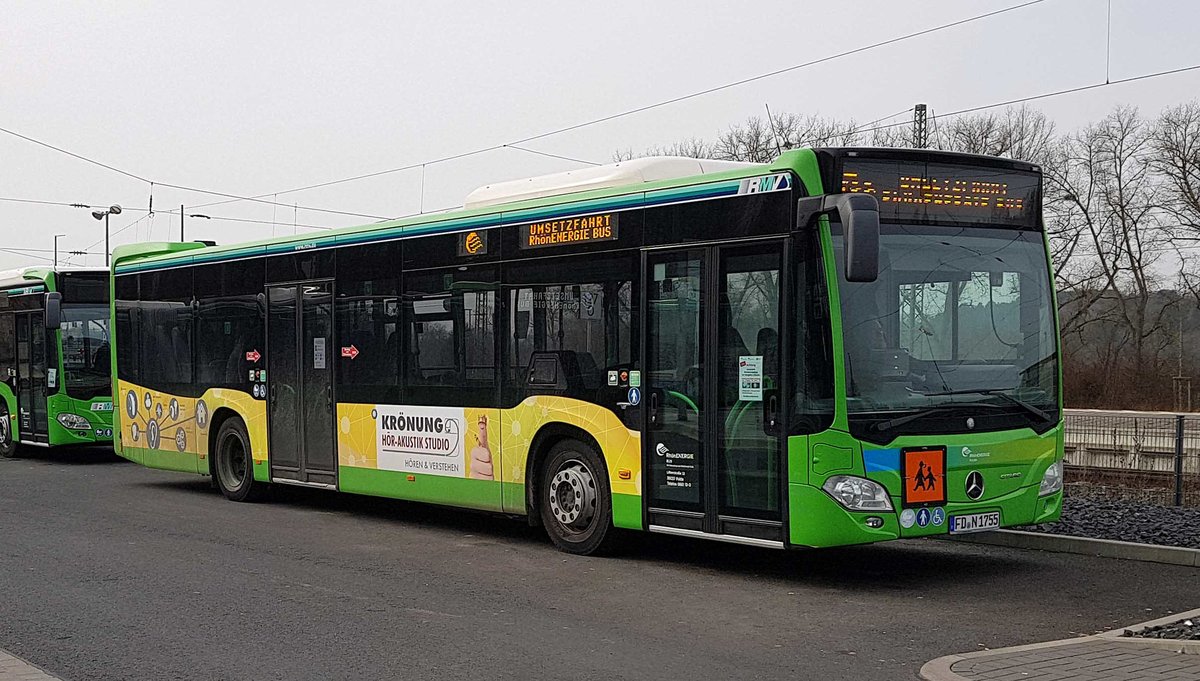 =MB Citaro (1755) von RhoenEnergie steht im März 2021 auf dem Busplatz in Hünfeld