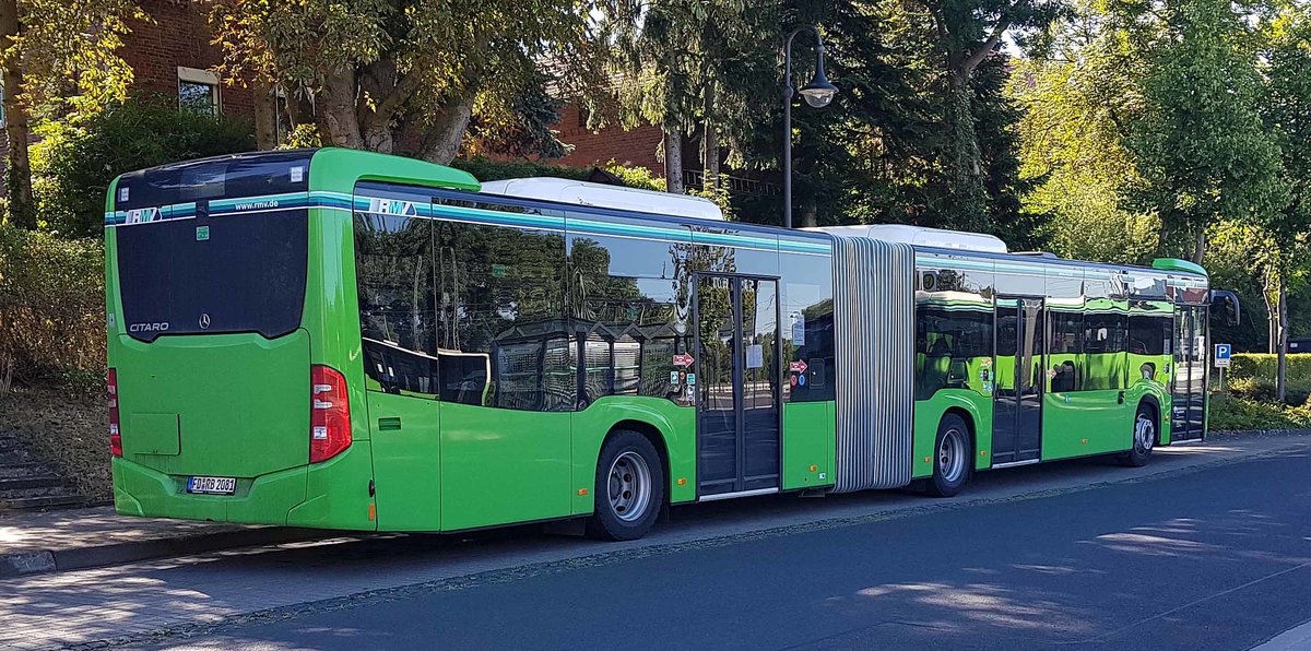 MB Citaro (2081) von RhnEnergie steht am Bahnhof in Hnfeld, 07-2020