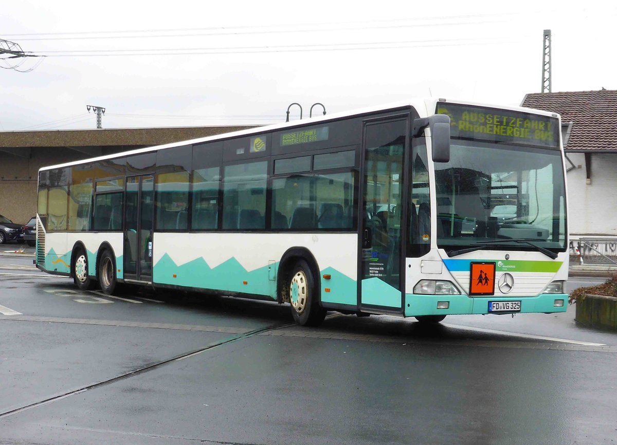 MB von Rhoen-Energie, ehem. WAG, steht im Mrz 2017 am Busbahnhof in Fulda