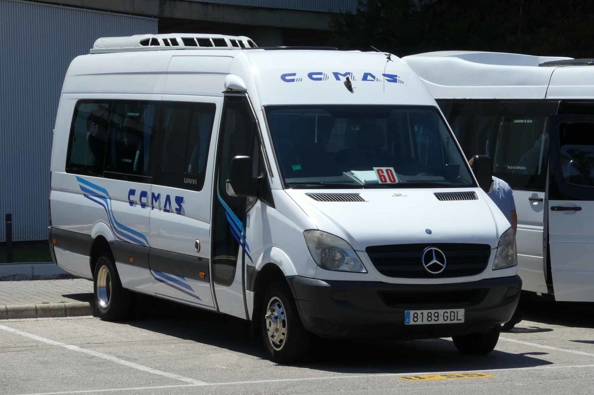 MB Sprinter von  COMAS  steht am Airport Palma /Mallorca im Juni 2016