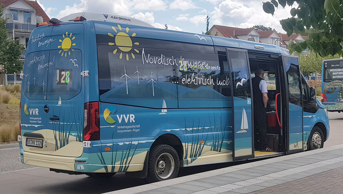 MB Sprinter von VVR steht am Bahnhof Binz bereit zur nchsten Tour