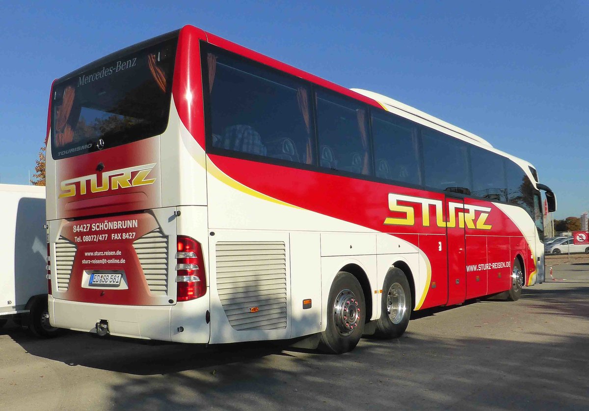 MB Tourismo von STURZ-Reisen steht auf dem Busplatz der Veterama Mannheim, Oktober 2018