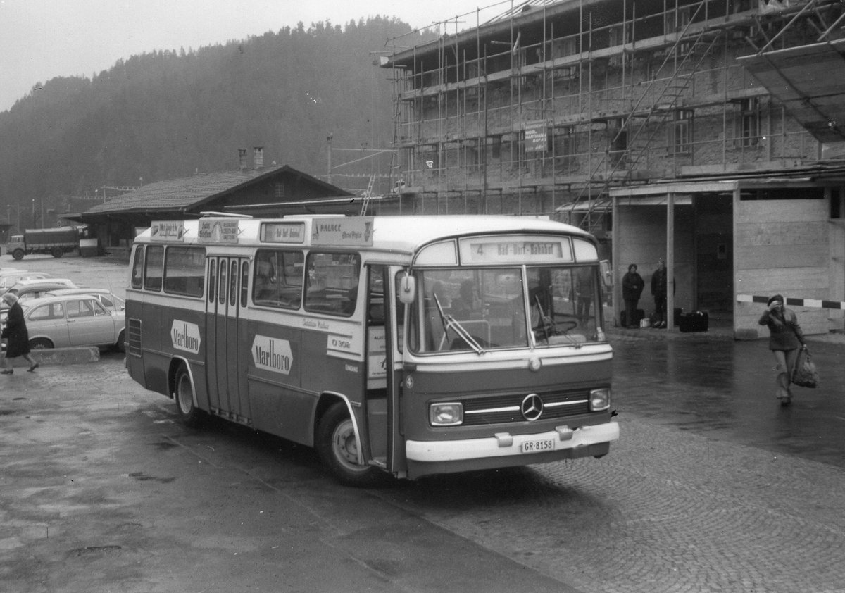(MD054) - Aus dem Archiv: Mathis, St. Moritz - GR 8158 - Mercedes um 1975 beim Bahnhof St. Moritz