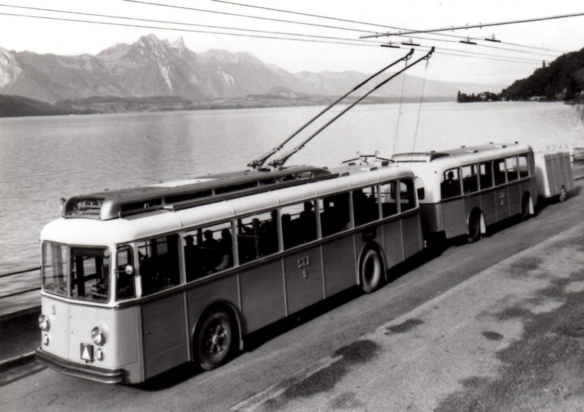 (MD220) - Aus dem Archiv: STI Thun - Nr. 9 - Berna/Gangloff Trolleybus um 1952 am Thunersee