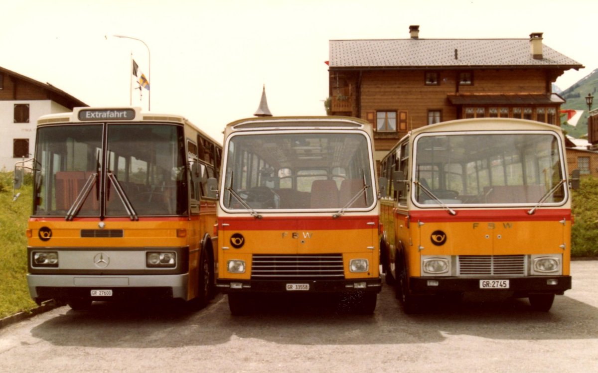(MD308) - Aus dem Archiv: Bearth, Brigels - Nr. 3/GR 27'600 - Mercedes/Lauber + Nr. 4/GR 33'558 - FBW/Gangloff (ex P 24'176) + Nr. 2/GR 2745 - FBW/Tscher im Jahr 1984 in Brigels