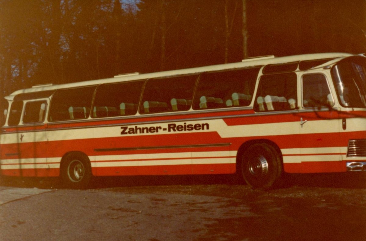 (MD357) - Aus dem Archiv: Zahner, Uznach - SG 4566 - Neoplan im Dezember 1977