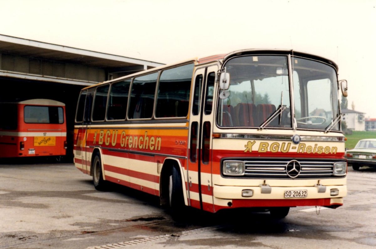 (MD369) - Aus dem Archiv: BGU Grenchen - SO 20'632 - Mercedes um 1990 in Grenchen, Garage