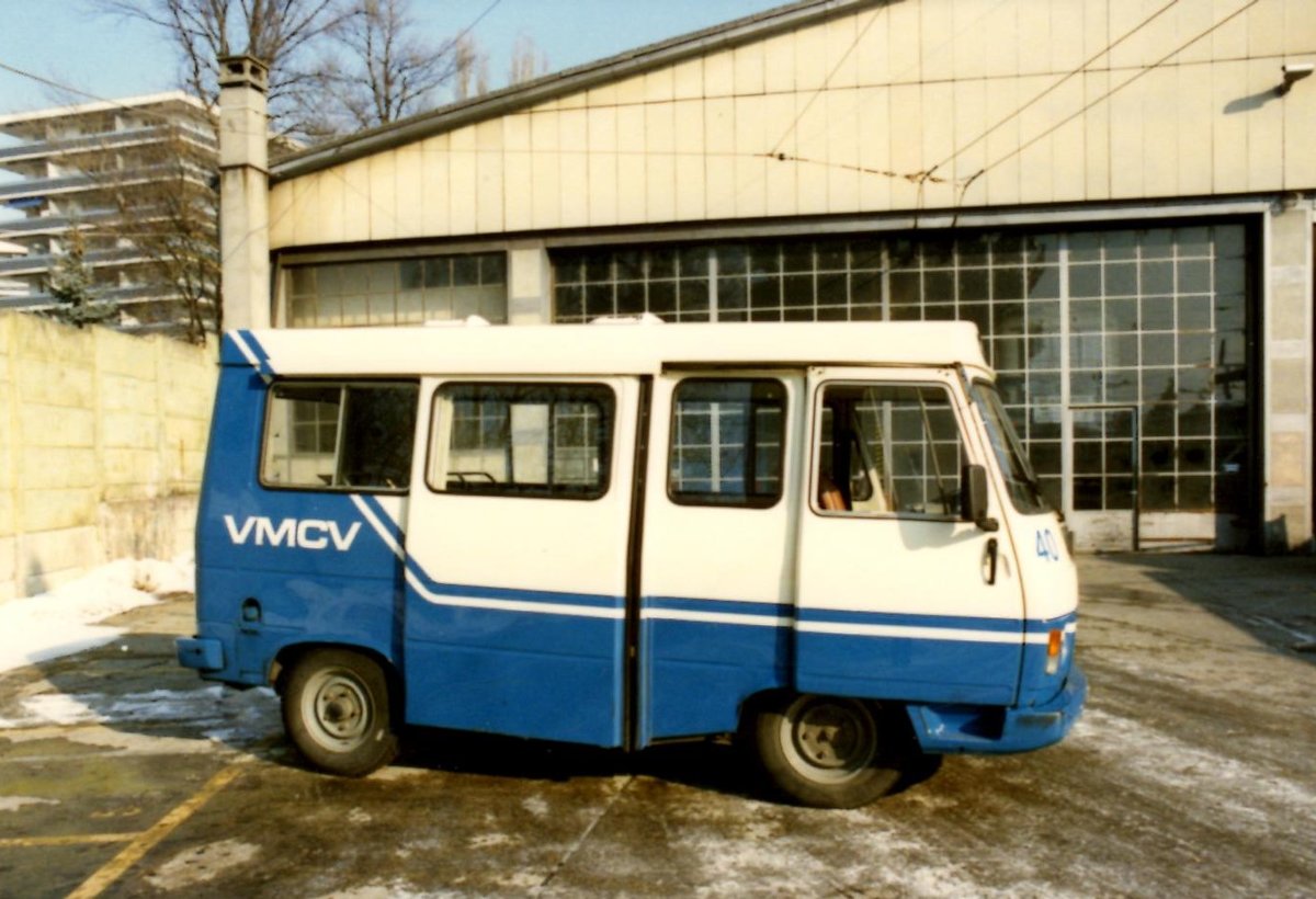 (MD419) - Aus dem Archiv: VMCV Clarens Nr. 40 - Peugeot/Moser im Februar 1991 in Clarens, Garage