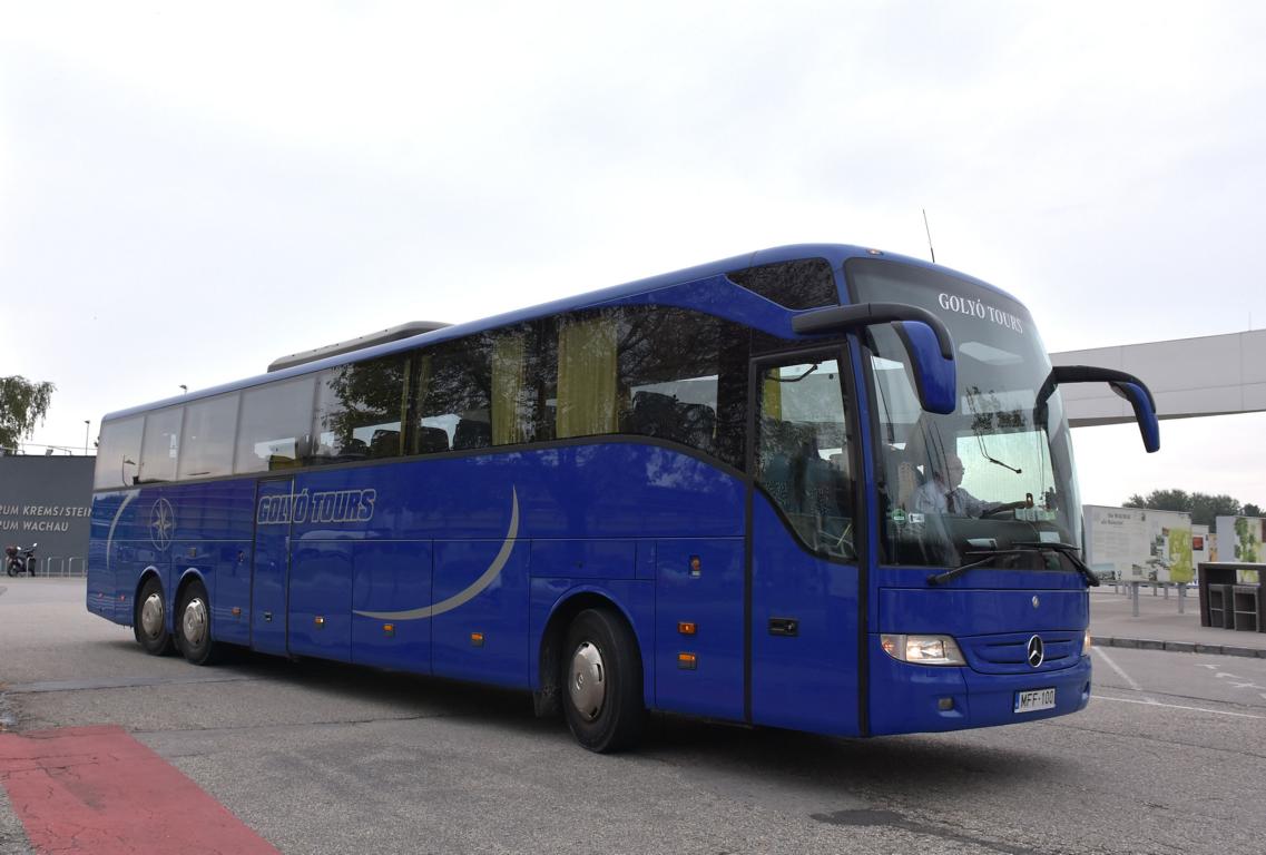 Mercededs Tourismo von Goly Reisen aus Ungarn 2017 in Krems.