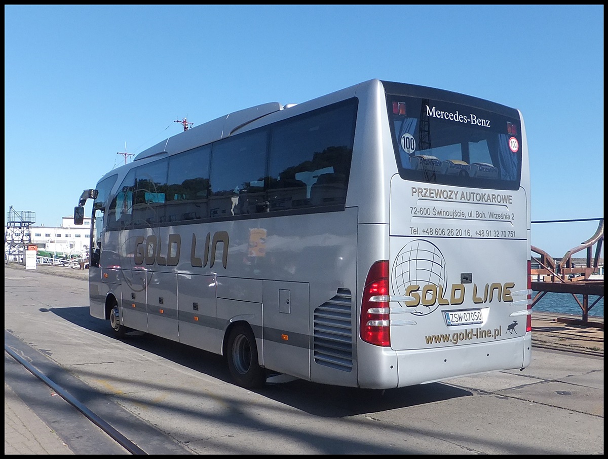 Mercedes Atego Prestige von Gold Line aus Polen im Stadthafen Sassnitz.