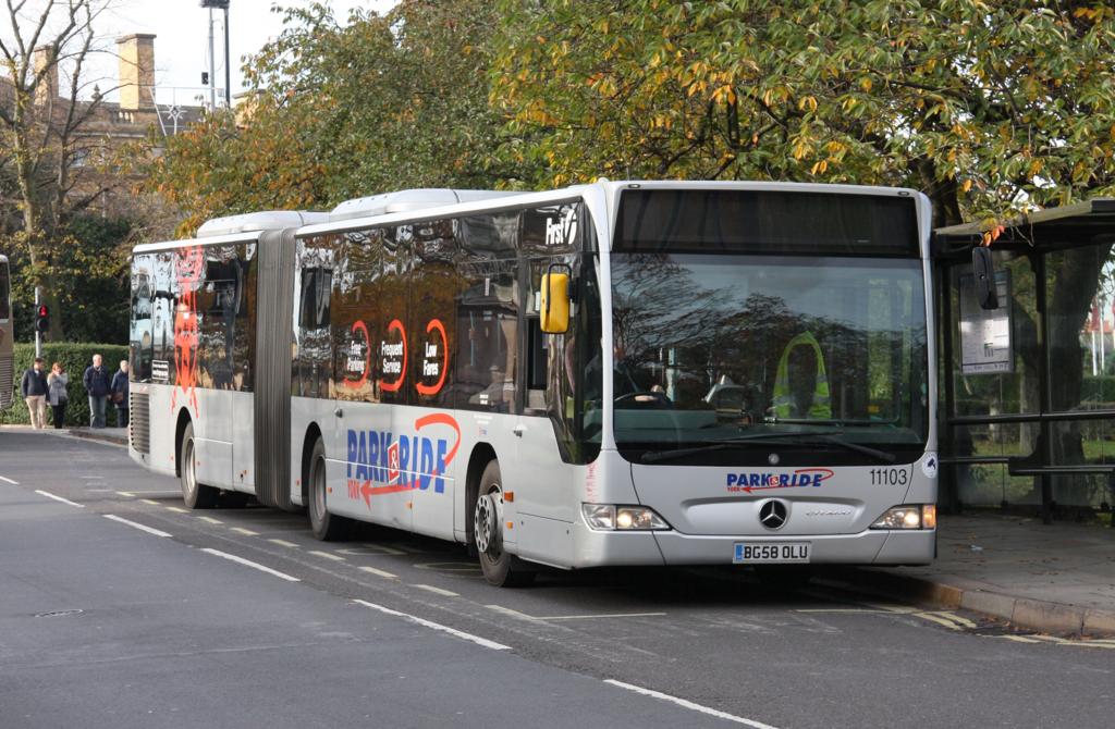 Mercedes Benz Citaro Gelenkbus als Linienverkehr in York in England am 27.10.2014.