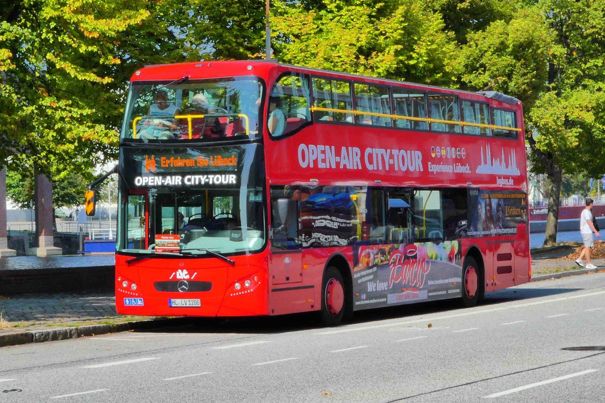 Mercedes Benz-Doppeldeckerbus der LVG wartet auf neue Fahrgste. Lbeck im September 2018