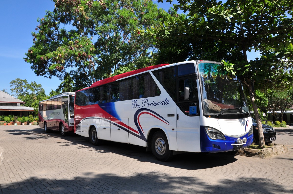 Mercedes Benz Linienbus in Nordsumatra im Juni 2014 gesehen.