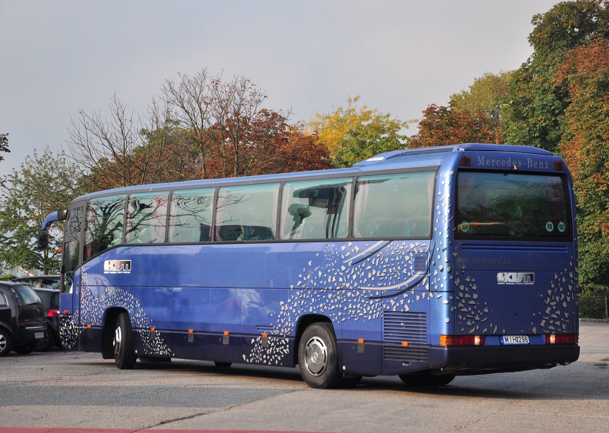 Mercedes Benz O 404 aus Ungarn am 7.10.2014 in Krems.