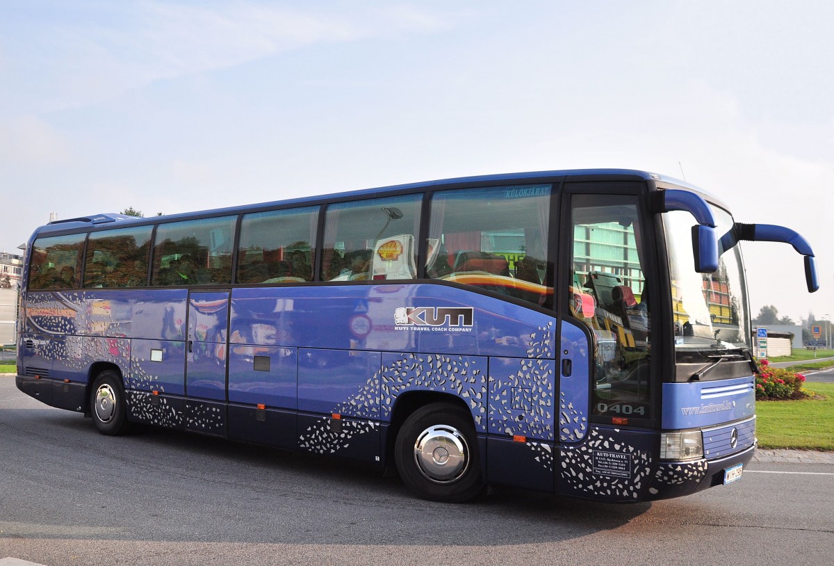 Mercedes Benz O 404 aus Ungarn am 7.10.2014 in Krems.