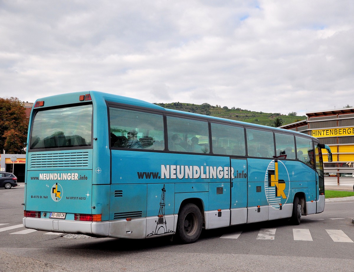 Mercedes Benz O 404 von Neundlinger Reisen aus sterreich am 27.9.2014 in Krems.