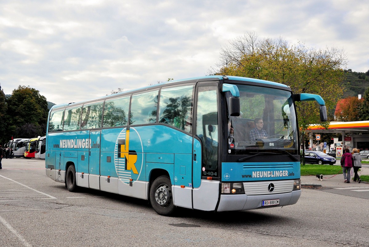 Mercedes Benz O 404 von Neundlinger Reisen aus sterreich am 27.9.2014 in Krems.