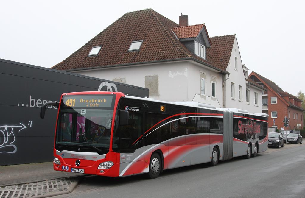 Mercedes Benz O 530 GL Capa City der Fa. Hummert, verkehrt fr die VOS, am 7.11.2017 in Hasbergen, Tecklenburger Strae.