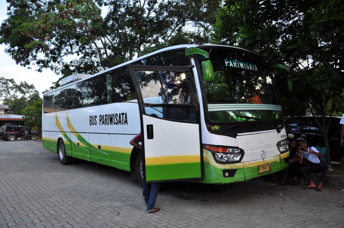 Mercedes Benz Prima Linienbus in Nordsumatra im Juni 2014 gesehen.