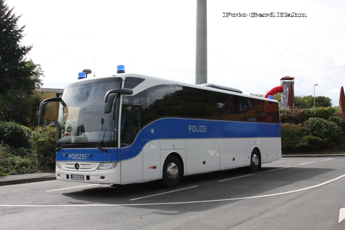 Mercedes Benz Reisebus, vermutlich Tourismo, der Bundespolizei am 25.8.2014 auf einem Parkplatz in der Rhn.