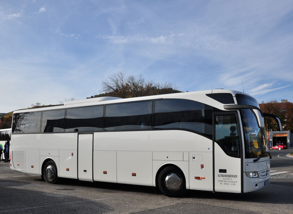 Mercedes Benz Tourismo von Altmannsberger aus der BRD im Herbst 2013 in Krems.