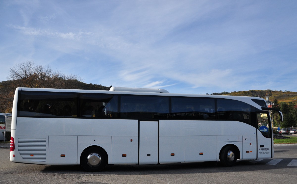 Mercedes Benz Tourismo von Altmannsberger aus der BRD im Herbst 2013 in Krems.