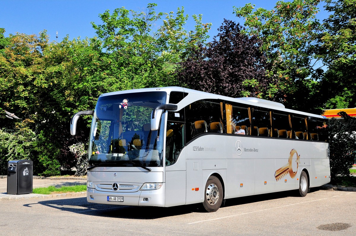 MERCEDES BENZ Tourismo aus der BRD am 17.6.2013 in Krems an der Donau.