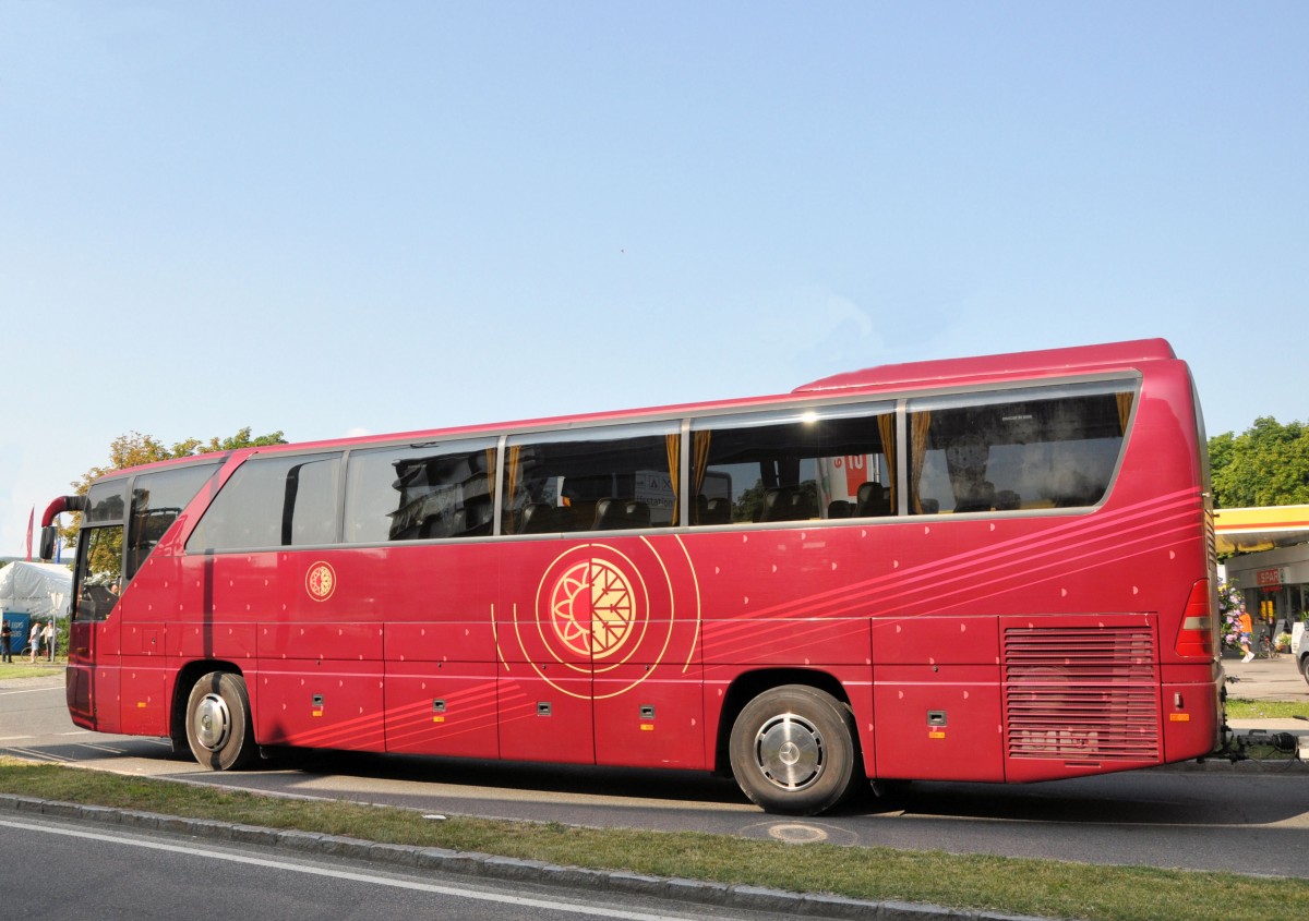 Mercedes Benz Tourismo aus der CZ im Juli 201 in Krems unterwegs.