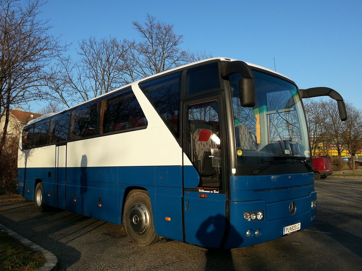 Mercedes Benz Tourismo aus Niedrsterreich im Dez.2013 in Krems.