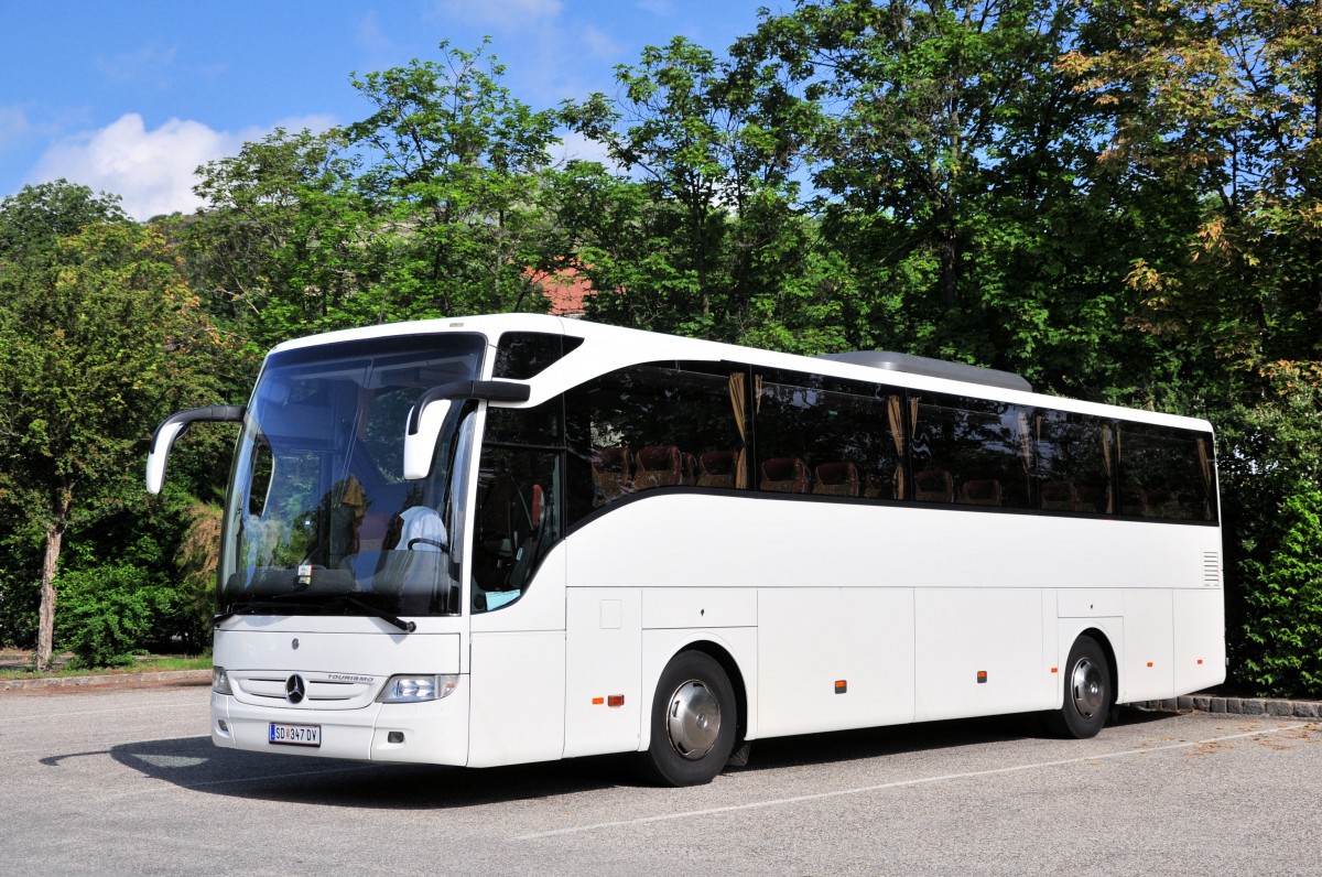 Mercedes Benz Tourismo aus Österreich am 24.Mai 2014 in Krems unterwegs.