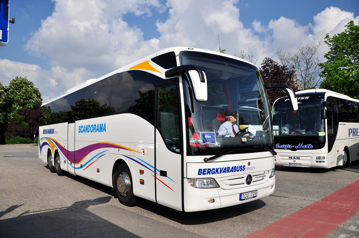 Mercedes Benz Tourismo aus Schweden im April 2014 in Krems.