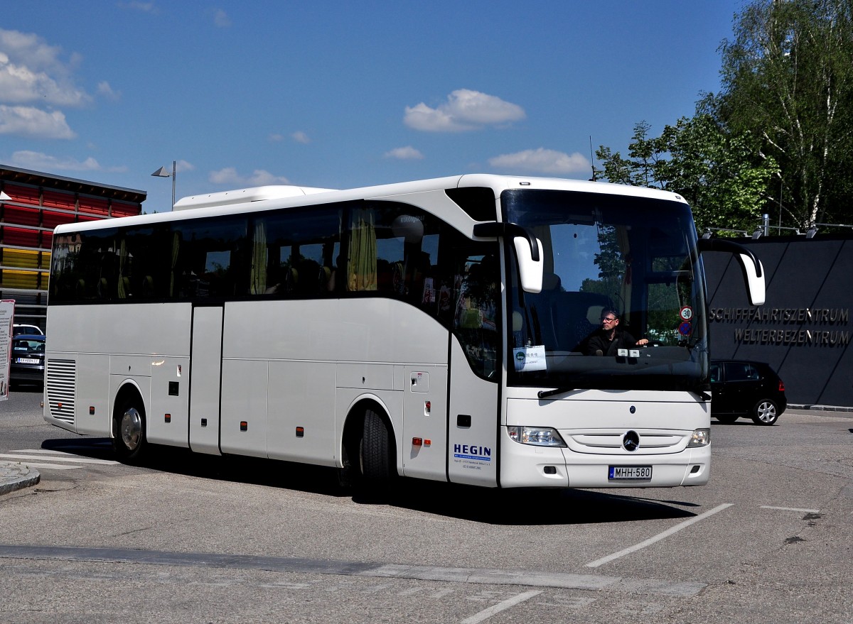 Mercedes Benz Tourismo aus Ungarn am 25.Mai 2014 in Krems.