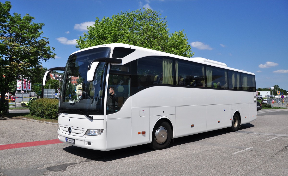 Mercedes Benz Tourismo aus Ungarn am 25.Mai 2014 in Krems.