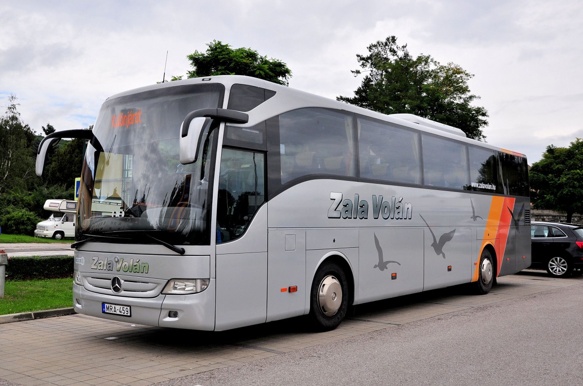 Mercedes Benz Tourismo aus Ungarn am 30.8.2014 in Krems gesehen.