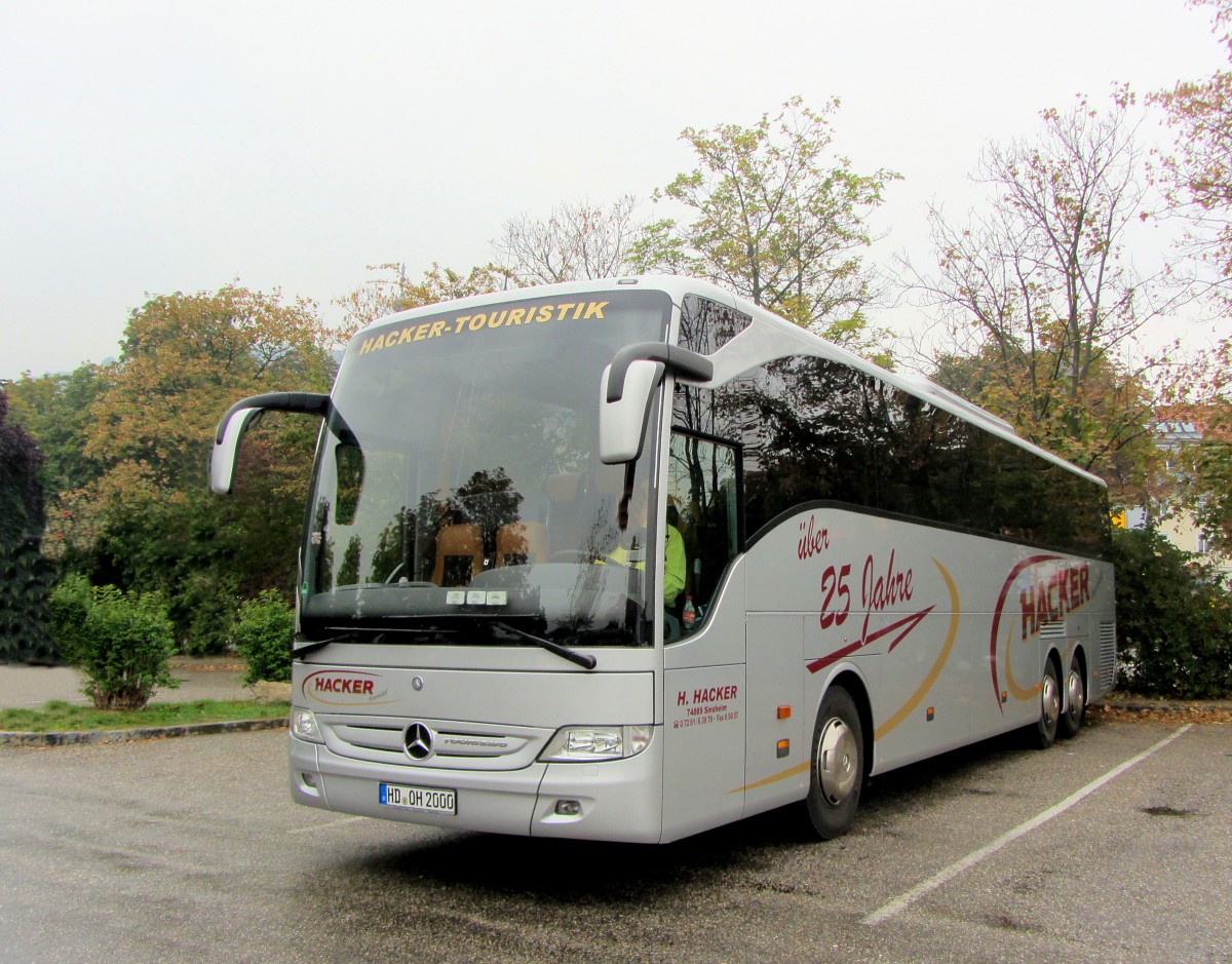 Mercedes Benz Tourismo von Hacker Reisen / BRD im Oktober 2013 in Krems.