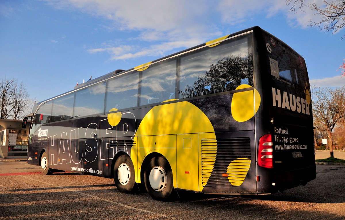 Mercedes Benz Tourismo von Hauser reisen aus der bRD am 6.4.2015 in Krems.