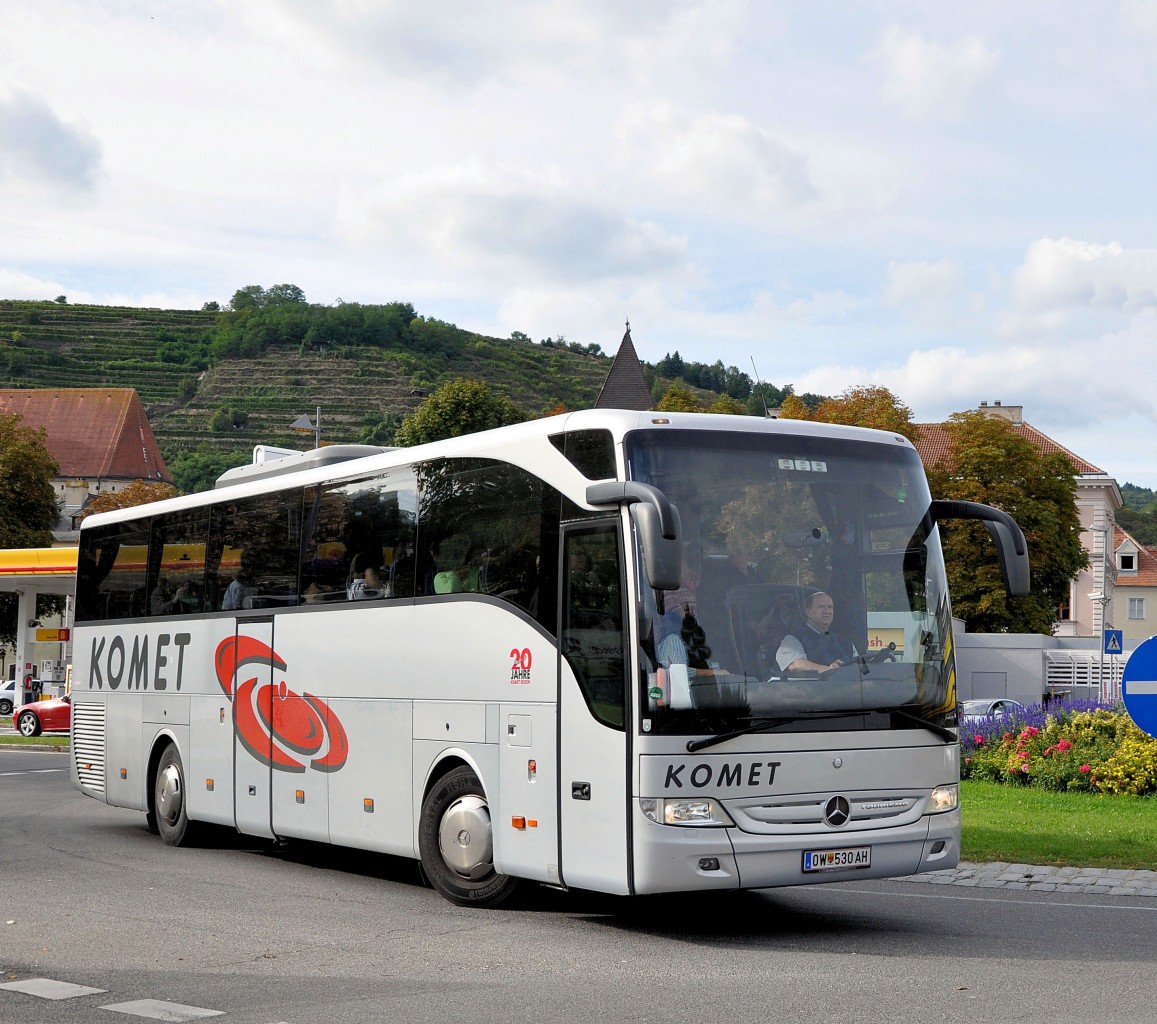 MERCEDES BENZ TOURISMO von KOMET Reisen aus sterreich im September 2013 in Krems gesehen.