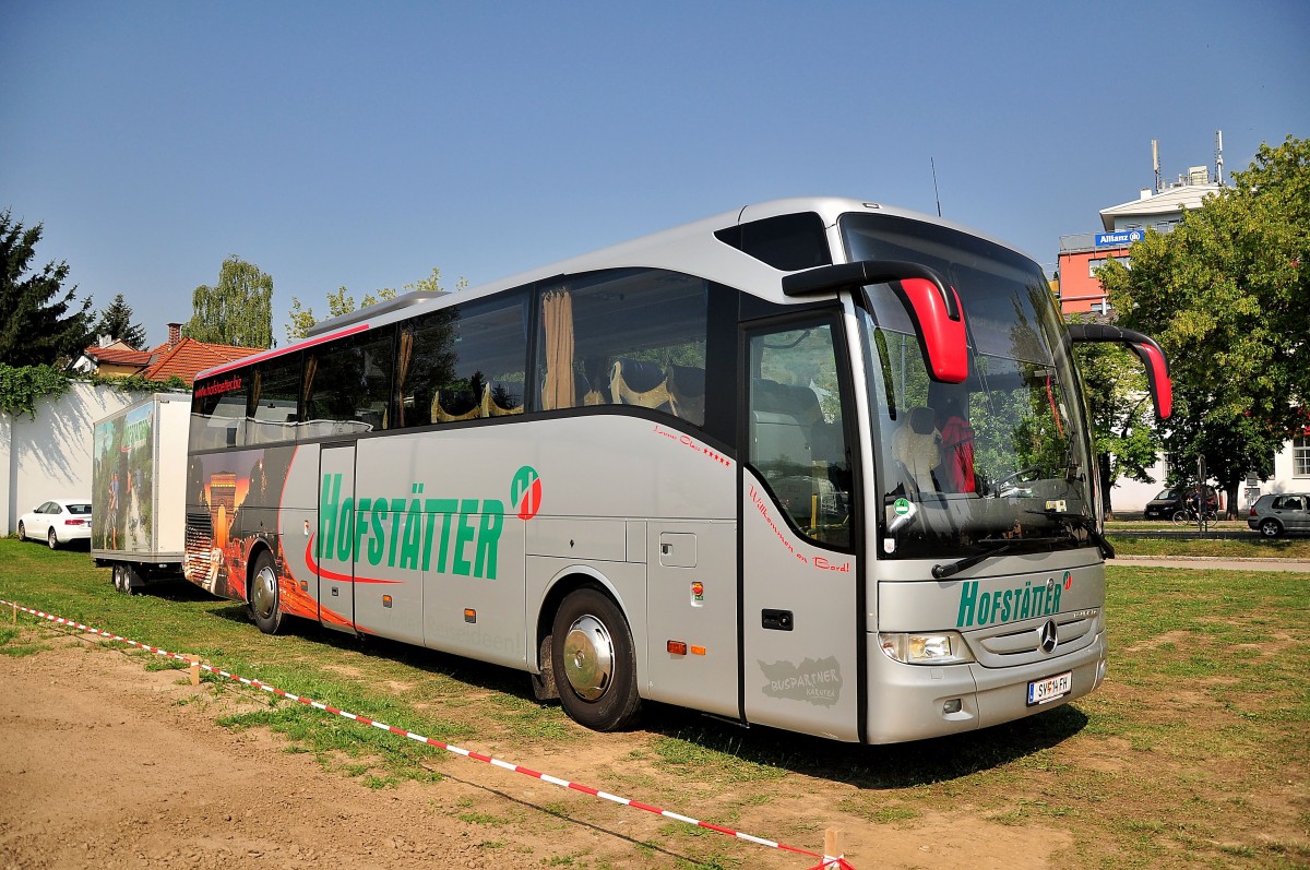 Mercedes Benz Tourismo mit einem Radanhnger von Hfsttter Reisen aus sterreich am 18.Juli 2014 in Krems gesehen.