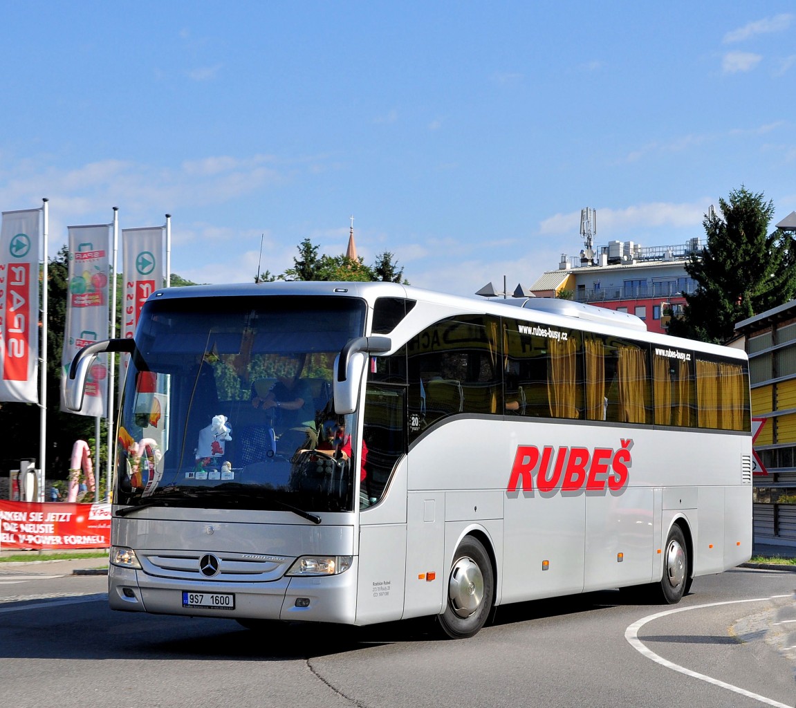 MERCEDES BENZ Tourismo von RUBES aus der CZ im August 2013 in Krems unterwegs.