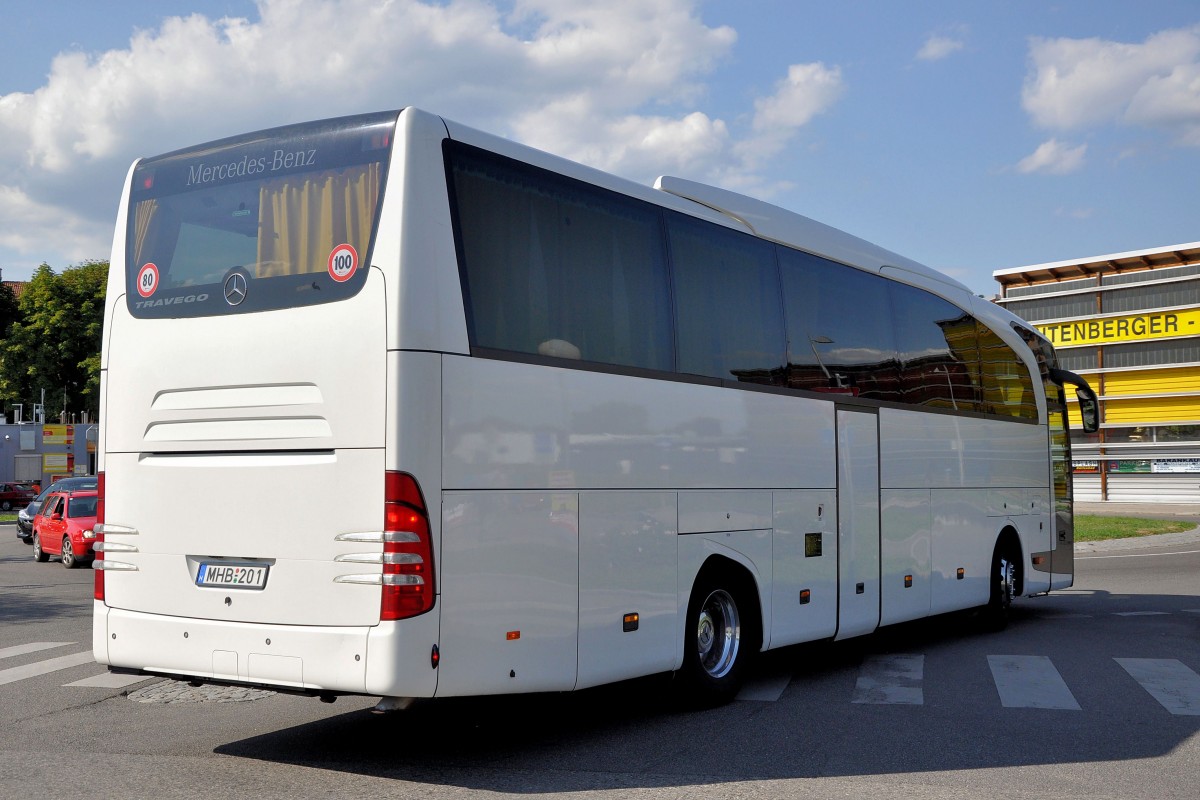 MERCEDES BENZ TRAVEGO aus Ungarn im August 2013 in Krems gesehen.