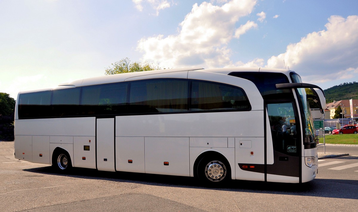 MERCEDES BENZ TRAVEGO aus Ungarn im August 2013 in Krems gesehen.