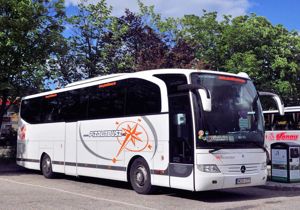 Mercedes Benz Travego aus Ungarn am 12.Mai 2014 in Krems.