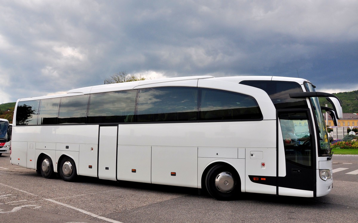 Mercedes Benz Travego aus Ungarn am 21.August 2014 in Krems unterwegs.