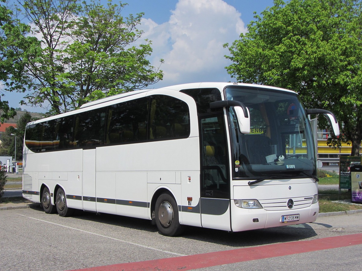 Mercedes Benz Travego aus Wien im April 2014 in Krem.