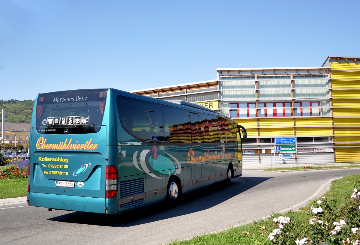 MERCEDES BENZ TRAVEGO von BAUMLLER Reisen/sterreich im September 2013 in Krems unterwegs.