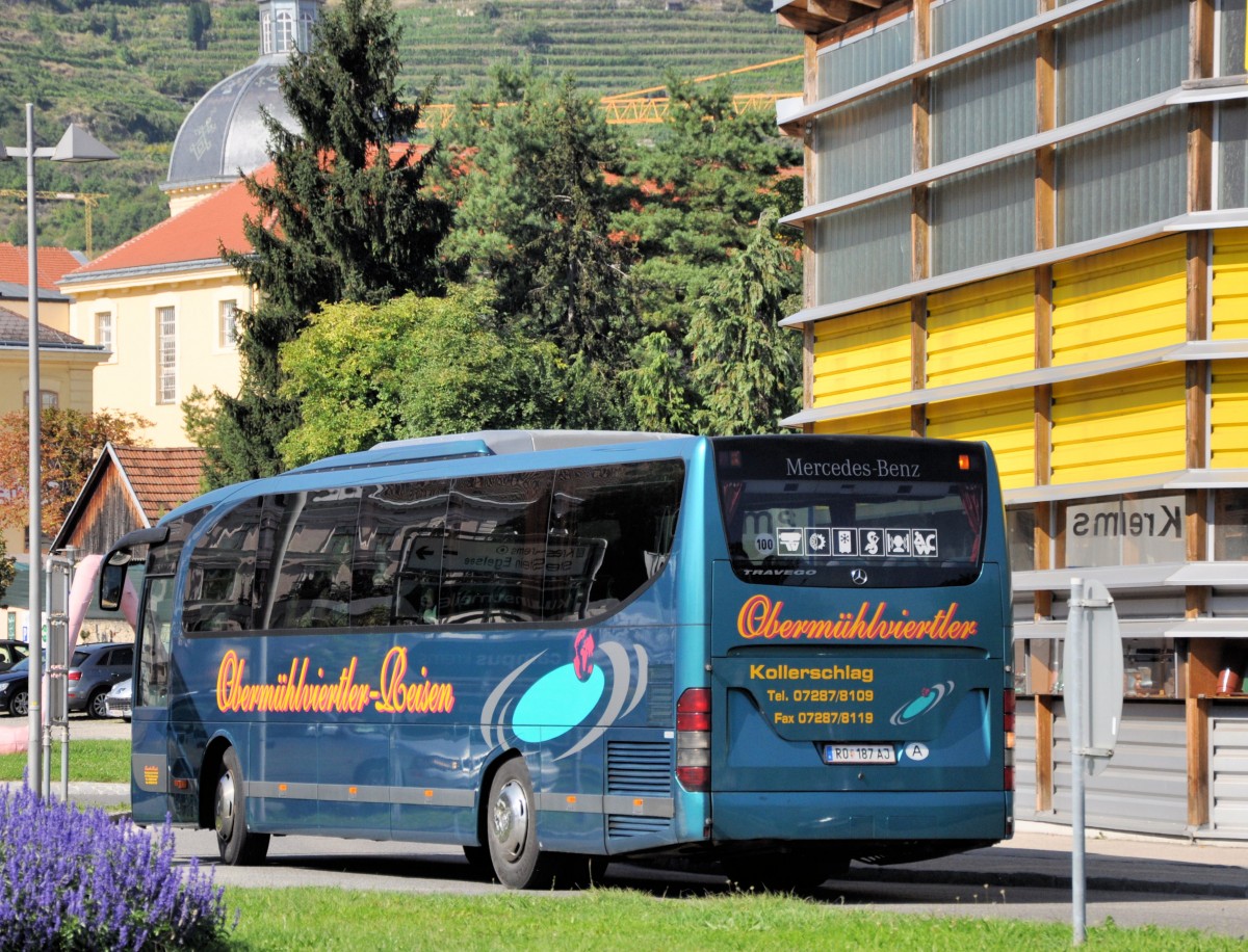 MERCEDES BENZ TRAVEGO von BAUMLLER Reisen/sterreich im September 2013 in Krems unterwegs.