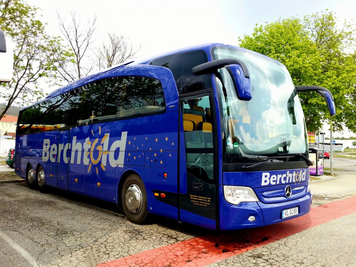 MERCEDES BENZ TRAVEGO Bluetec Euro 6 von Berchtold aus Deutschland im April 2014 in Krems.