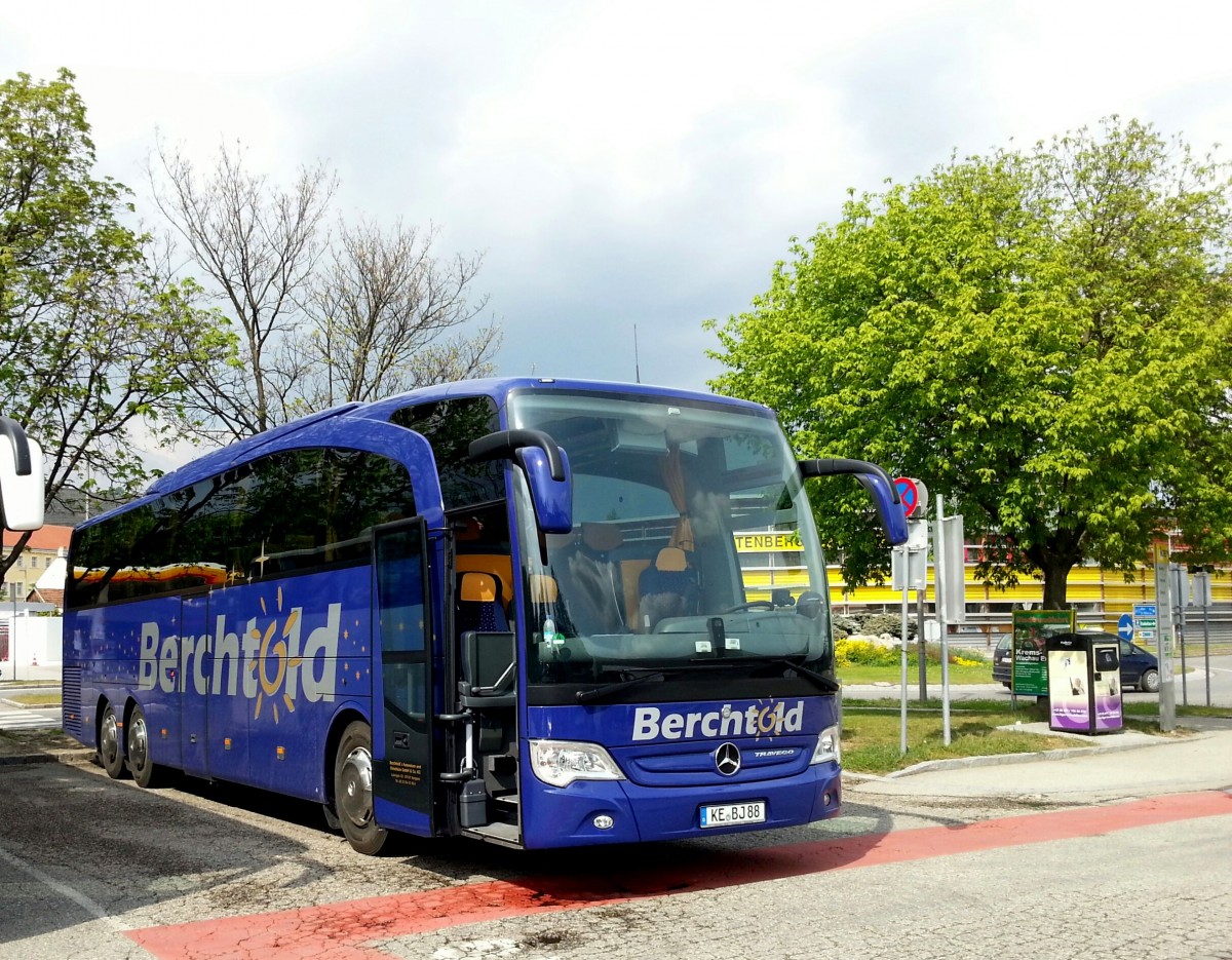 MERCEDES BENZ TRAVEGO Bluetec Euro 6 von Berchtold aus Deutschland im April 2014 in Krems.