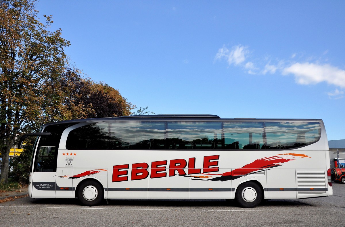 MERCEDES BENZ TRAVEGO von EBERLE Reisen aus der BRD im September 2013 in Krems gesehen.