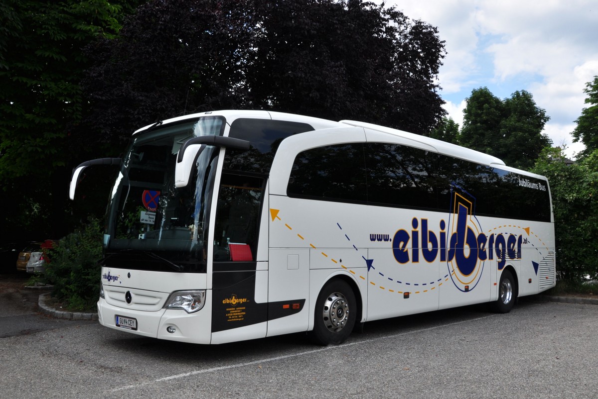 MERCEDES BENZ TRAVEGO von EIBISBERGER Reisen am 5.7.2013 in Krems an der Donau.